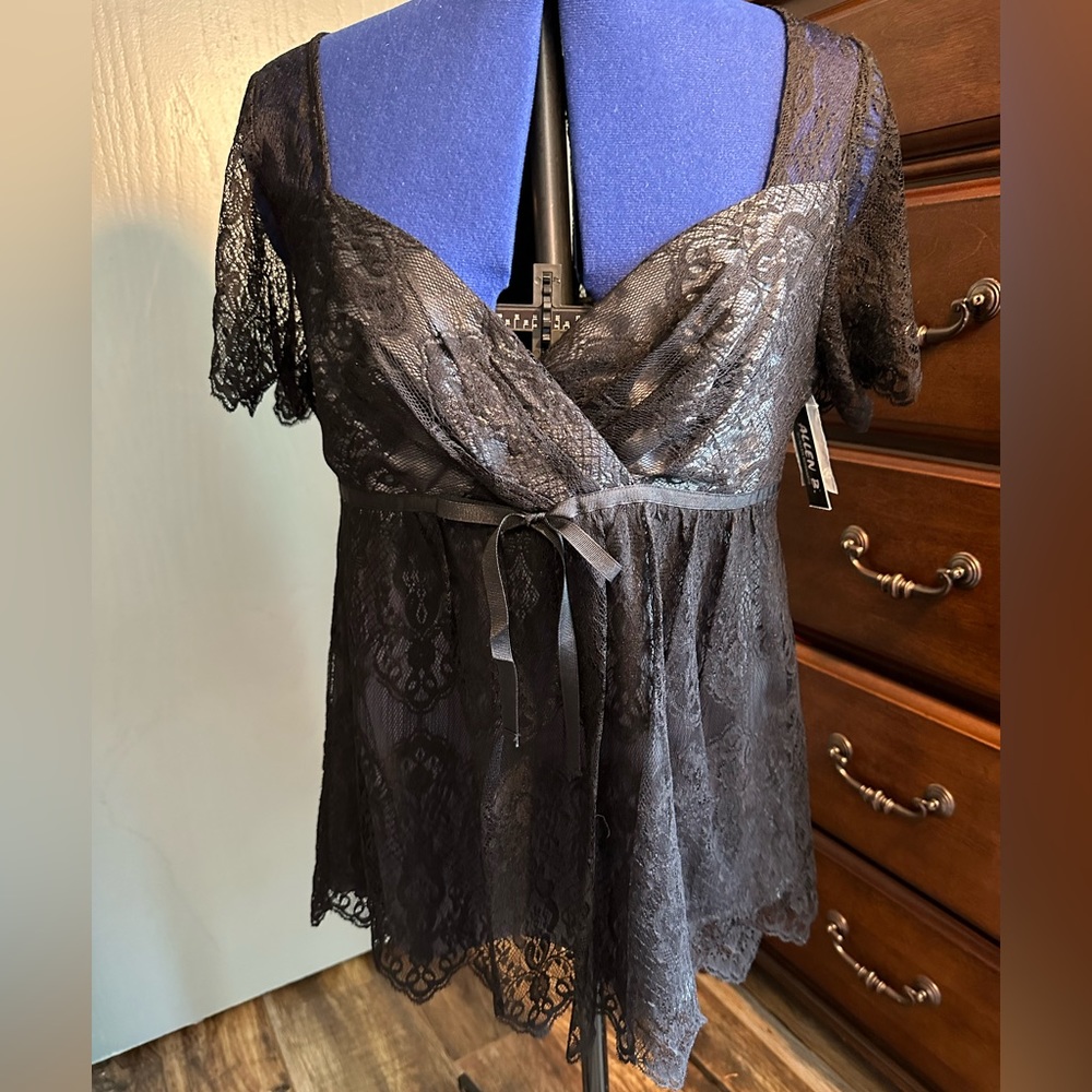 Allen B short sleeve black lacy top, cream lining, v neck, bare back, L